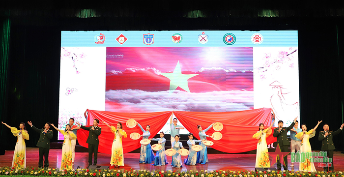 Một tiết mục văn nghệ giao lưu trong khuôn khổ lớp tập huấn. 