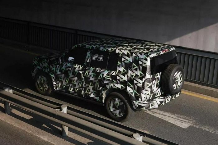 Mẫu SUV thuần điện U8 được bán dưới thương hiệu con YangWang mới của hãng BYD, chuyên về xe cao cấp. YangWang U8 sở hữu 4 mô-tơ điện với công suất tổng cộng lên đến 1.100 mã lực và có thể tăng tốc từ 0-100 km/h trong thời gian chỉ 3 giây. Hiện hãng BYD chưa công bố thông tin về pin và quãng đường di chuyển sau 1 lần sạc của YangWang U8.