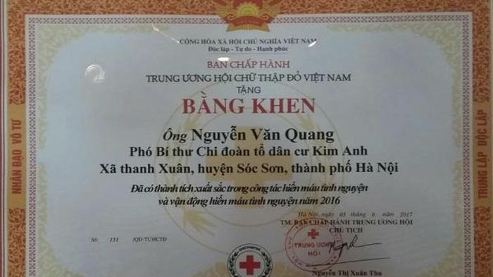 Anh Quang nhận được bằng khen của Trung ương Hội Chữ Thập Đỏ Việt Nam
