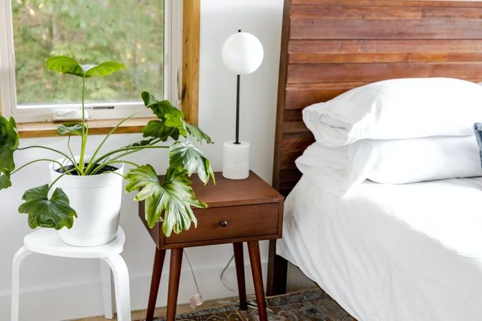 Kết hợp các yếu tố tự nhiên là chìa khóa giúp ngôi nhà có cảm giác thư giãn như ở resort. Ảnh minh họa: Andrea Davis/Pexels.