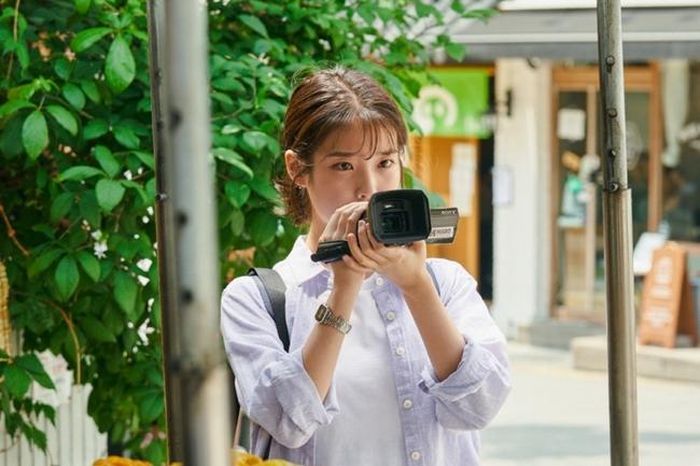 IU