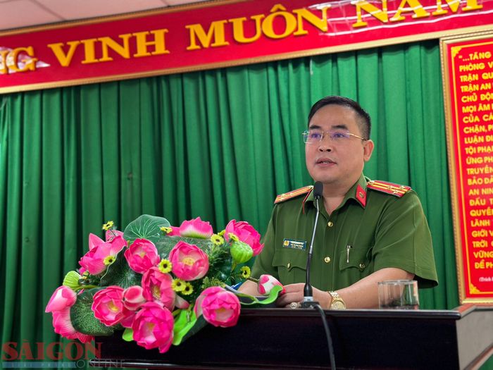 Thượng tá Nguyễn Minh Thơ, Phó trưởng Phòng Cảnh sát Quản lý hành chính về trật tự xã hội (PC06), Công an TPHCM phát biểu tại buổi lễ