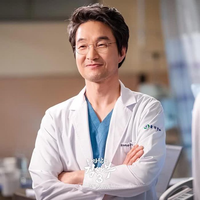 Kim Sa Bu (Han Suk Kyu đóng)