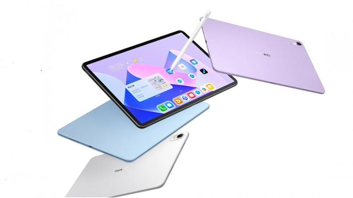  Về quang học, tablet có camera sau độ phân giải 13MP còn camera trước có độ phân giải 8MP. Chiếc máy sở hữu hệ thống 4 loa và có viên pin dung lượng 7.250mAh hỗ trợ sạc nhanh 22.5W. 