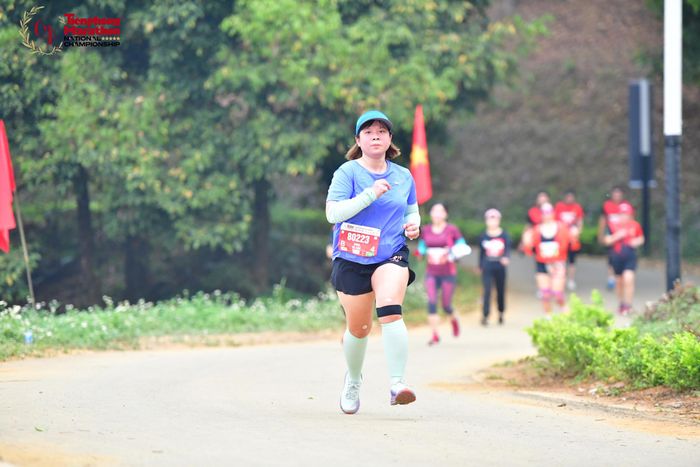 Nhà báo Hồng Anh (Ban Sinh viên) chinh phục cự ly 21km.