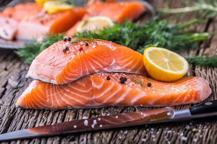 Các loại cá béo chứa omega-3 tốt cho tim và huyết áp. Ảnh: Conversation
