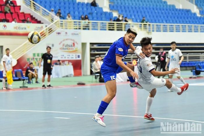Chỉ trong ít phút đầu, đội chủ nhà nhanh chóng có được nhiều cơ hội nguy hiểm uy hiếp khung thành của GFDI Sông Hàn.