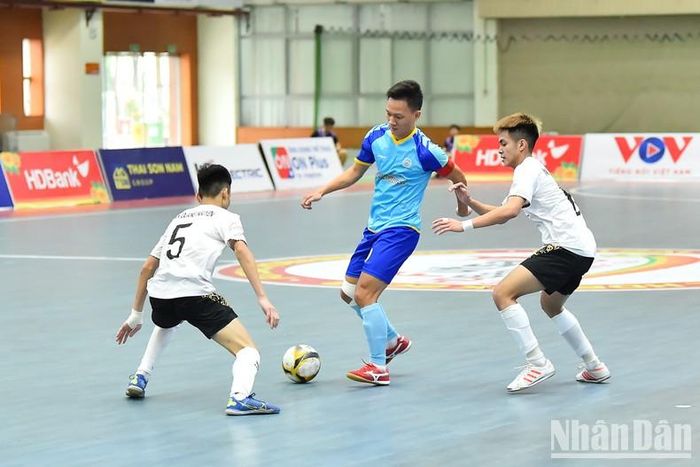 Tuy nhiên, với kinh nghiệm nhỉnh hơn, các cầu thủ Sanvinet Khánh Hòa không để đánh mất trận đấu trước đội chủ nhà với khí thế nhiệt huyết của tuổi trẻ.