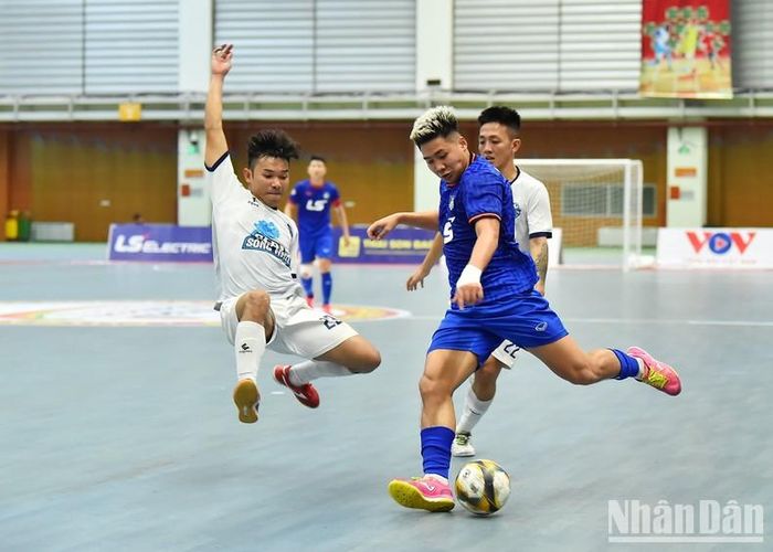 Ngay sau bàn gỡ, các cầu thủ GFDI Sông Hàn không ngại thi đấu rắn nhằm bảo toàn tỷ số đến hết trận. Tuy nhiên, trước một đối thủ mạnh hơn, đội khách dễ dàng để An Lâm Tới và Nguyễn Thành Tín ghi thêm 2 bàn cho Thái Sơn Bắc trong hiệp thi đấu thứ 2.