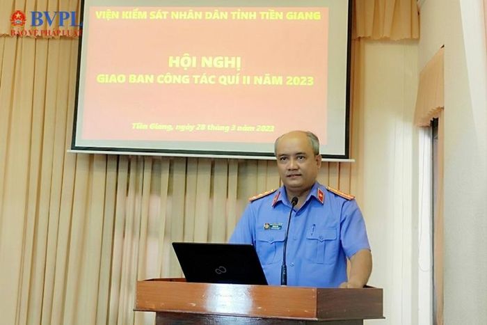  Đồng chí Võ Văn Tâm, Chánh Văn phòng VKSND tỉnh triển khai các nội dung chương trình hội nghị.