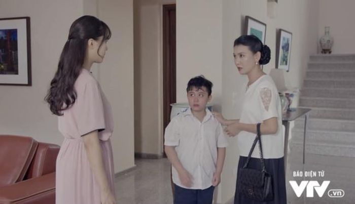 Mẹ chồng và con riêng của chồng luôn coi ghét Dung.