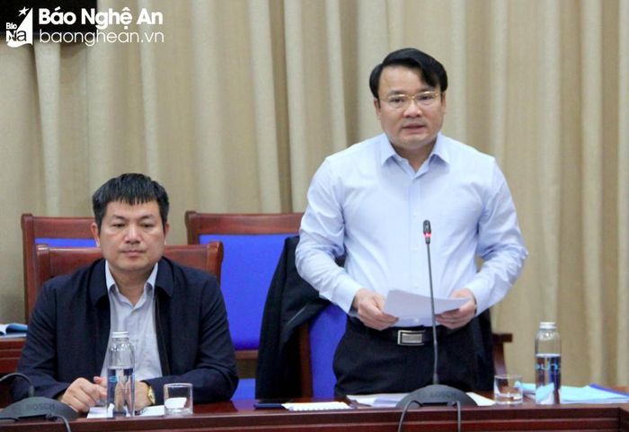 Ông Phùng Thành Vinh - Giám đốc Sở Nông nghiệp và PTNT trình bày đề án Chương trình mỗi xã một sản phẩm trên địa bàn Nghệ An giai đoạn 2023 - 2025. Ảnh: Quang An