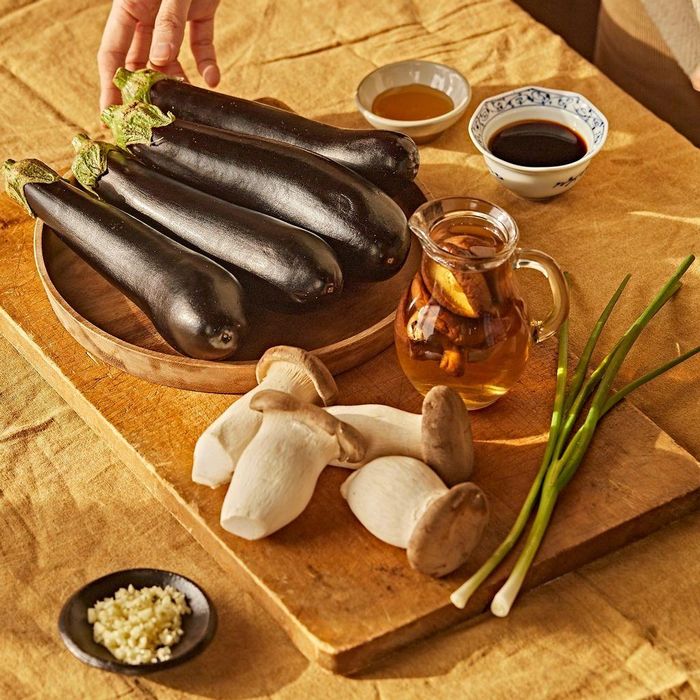 Nguyên liệu cho món cà tím nướng nấm sốt kiểu Hàn
