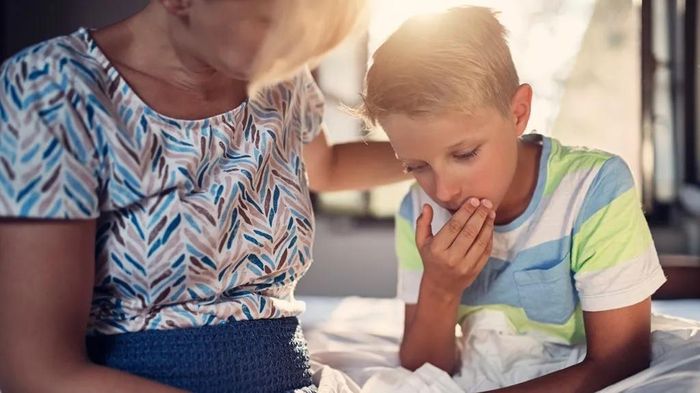  Ho ra máu có thể do dị vật hoặc vật cản trong đường thở, xảy ra phổ biến hơn ở trẻ nhỏ. Ảnh: Ophirah. 