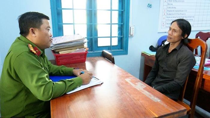 Các bộ công an đang ghi lời khai bị can Hiếu