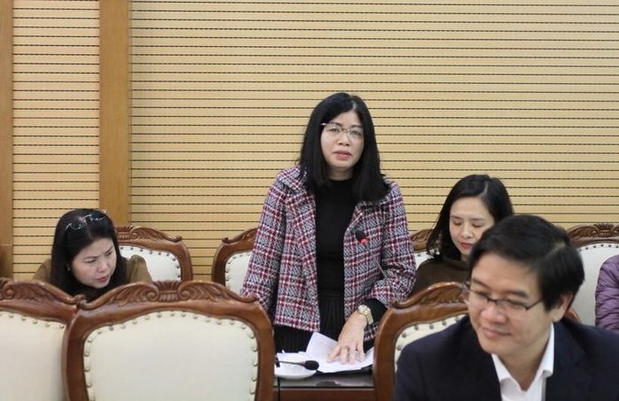 Cô Nguyễn Thị Ghẽ- Hiệu trưởng Trường Tiểu học Ngô Sỹ Kiện phát biểu tại buổi làm việc.