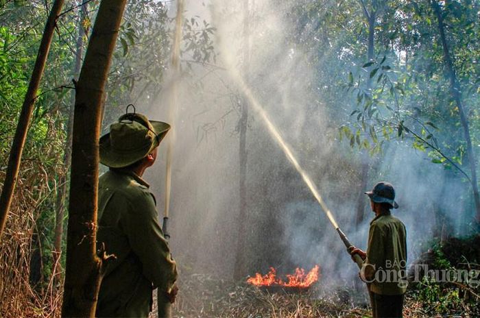  Các lực lượng làm nhiệm vụ phòng cháy, chữa cháy rừng ở Vườn quốc gia U Minh Hạ đều được tập huấn nghiệp vụ kỹ lưỡng 