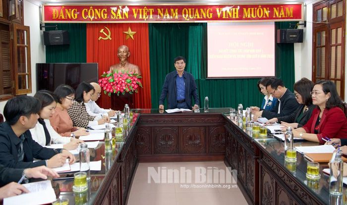 Đồng chí Trưởng ban Dân vận Tỉnh ủy, Chủ tịch Ủy ban MTTQ Việt Nam tỉnh Đỗ Việt Anh chủ trì hội nghị.