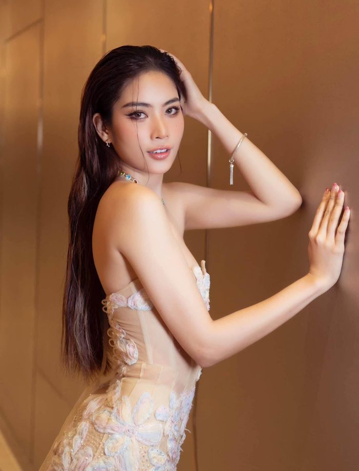 Lệ Nam là cô gái khao khát tình yêu nồng cháy, chân thành