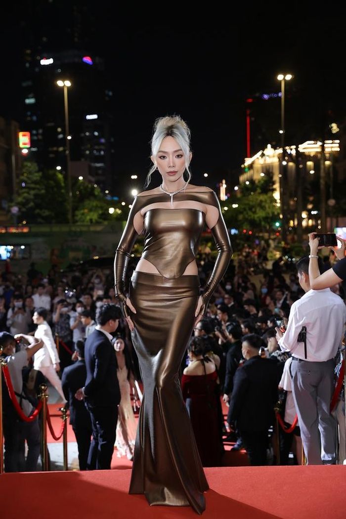 Ca sĩ Tóc Tiên