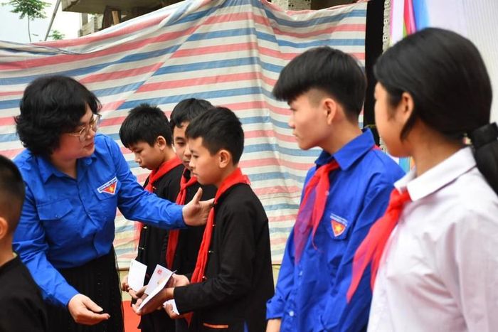 Sự hỗ trợ kịp thời giúp học sinh yên tâm học tập.