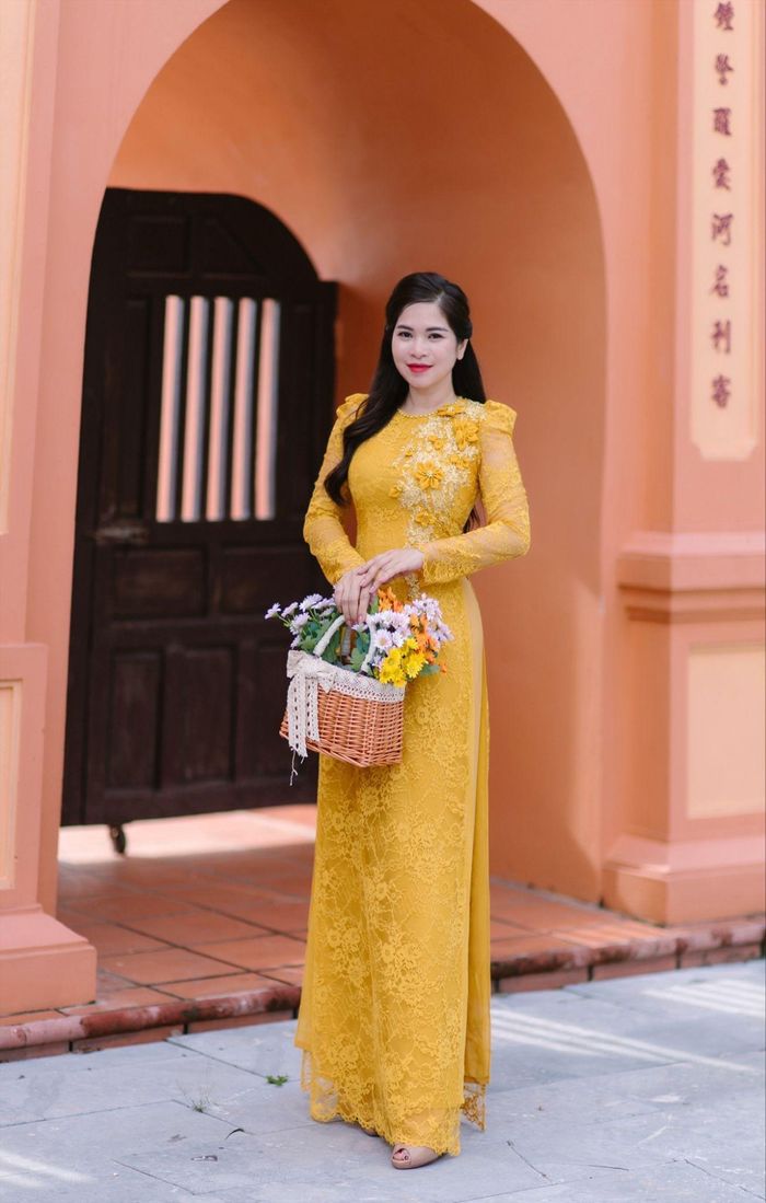  Trang Lê có tình yêu mãnh liệt với tà áo dài truyền thống