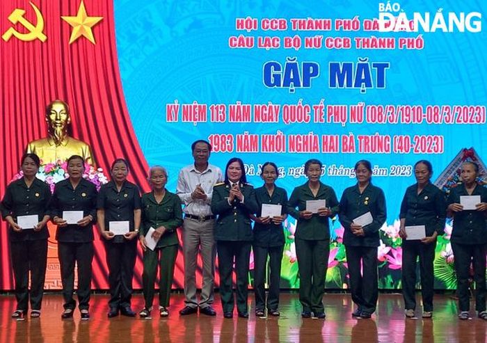 CLB nữ CCB thành phố tổ chức gặp mặt kỷ niệm 113 năm ngày Quốc tế Phụ nữ và 1983 năm Khởi nghĩa Hai Bà Trưng.