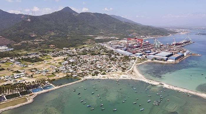  Cảnh yên bình, tươi đẹp và phát triển dưới chân núi Hòn Hèo thuộc xã Ninh Phước, Ninh Hòa ngày nay. Ảnh: C.Đ – M.Phương 