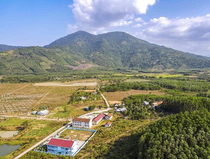  Toàn cảnh Hòn Dữ ngày nay. 