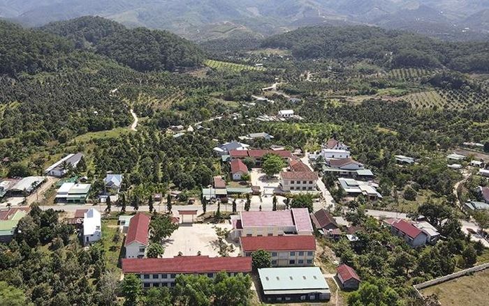  Quang cảnh Xóm Cỏ - Sơn Bình ngày nay. Ảnh: C.Đ – M.Phương 