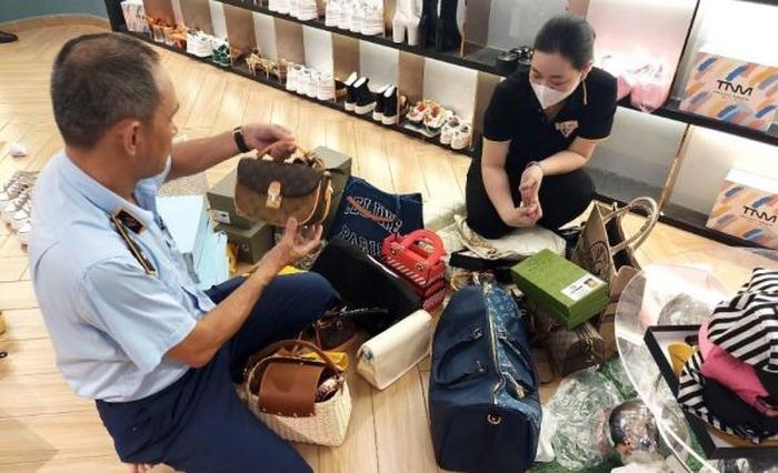 Hàng hóa có dấu hiệu vi phạm sở hữu trí tuệ bị QLTT kiểm tra phát hiện, tạm giữ