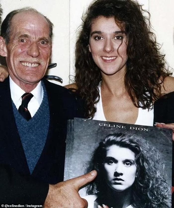 Céline Dion chụp ảnh cùng cha hồi năm 2003