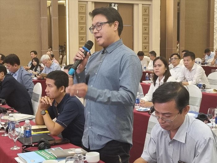 Đại diện một doanh nghiệp FDI phát biểu ý kiến với lãnh đạo tỉnh Đồng Nai