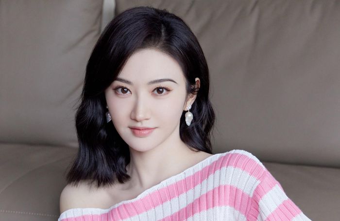  Theo Sina, Cảnh Điềm là ngôi sao hạng A đầu tiên tại Trung Quốc bị phạt hành chính. Các nhãn hàng như Dior đã ẩn bài đăng liên quan tới Cảnh Điềm. Khả năng nhận thêm hợp đồng quảng cáo sau khi kết thúc lệnh cấm của cô cũng khó khăn hơn. 