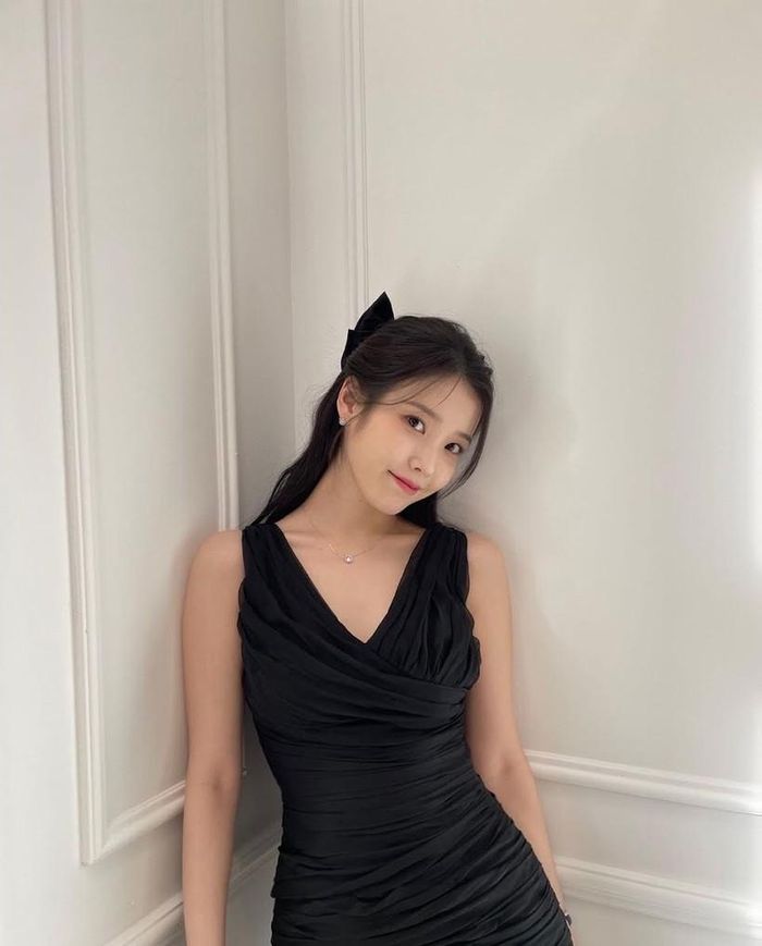 Việc tăng cân và thay đổi hình ảnh gần đây của IU đã thu hút sự chú ý của cư dân mạng, thậm chí nhiều người còn cho rằng nữ thần tượng đang “lão hóa ngược”.