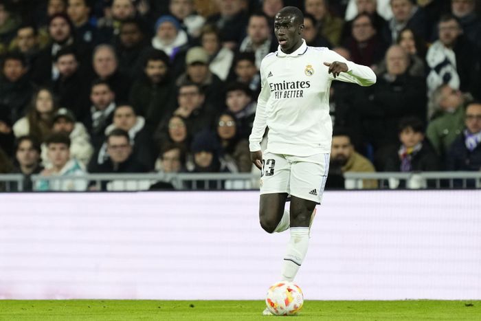 Real Madrid muốn thu về 60 triệu euro từ Mendy