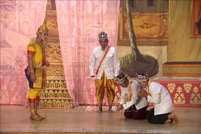 Vở diễn "Hoàng tử Vê Son Đo", do Đoàn Nghệ thuật Khmer Ánh Bình Minh - Trà Vinh biểu diễn sau lễ khai mạc.