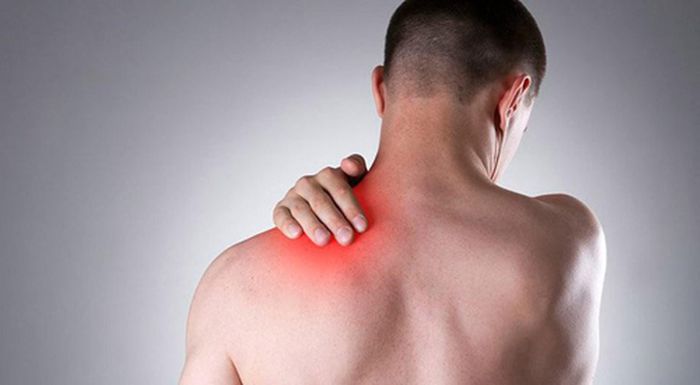 Những khối u này phát triển đỉnh phổi nên hiếm khi ảnh hưởng đến hệ hô hấp. Thay vào đó, chúng khiến những vị trí như xương bả vai, lưng trên và cánh tay đau nhức.