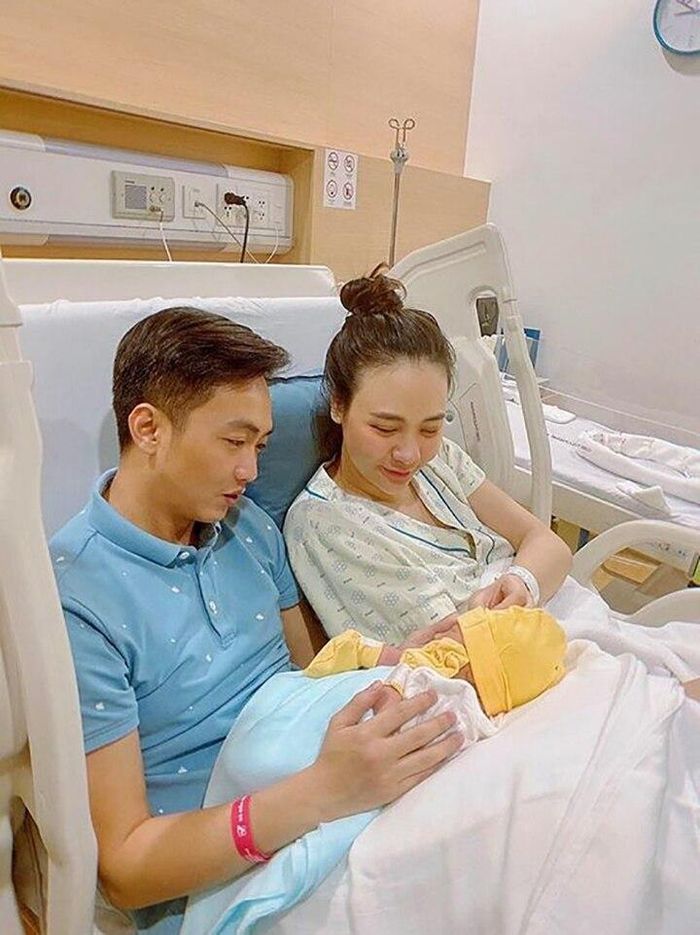  Năm 2020, Đàm Thu Trang sinh con gái đầu lòng cho ông xã với tên thân mật là Suchin. 
