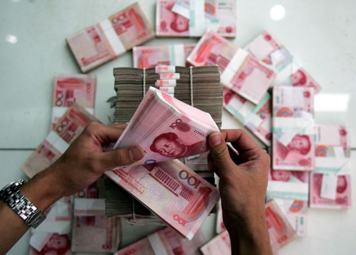 Việc Mỹ dễ dàng "vũ khí hóa" đồng USD khiến nhiều quốc gia tìm đến những giải pháp thanh toán và dự trữ mới. Ảnh: Bloomberg.