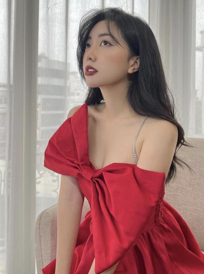 Diện váy công chúa, nàng WAG khiến người ta ngắm nhìn mãi thôi