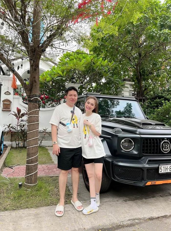Ngoài ra, vợ chồng Quốc Vũ còn sở hữu một căn biệt thự hoành tráng trị giá 22 tỷ đồng khác nằm ở quận 7 (TP HCM), có diện tích gần 300m2. Ảnh: FBNV
