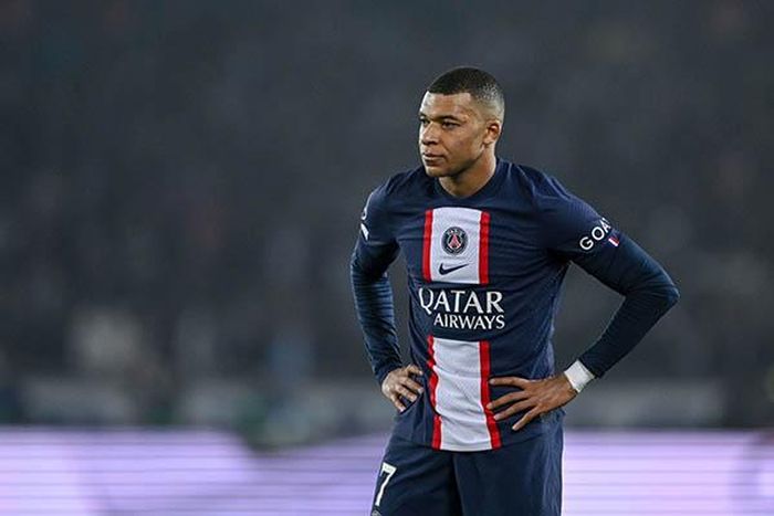 Mbappe nhận mưa tiền thưởng tại PSG