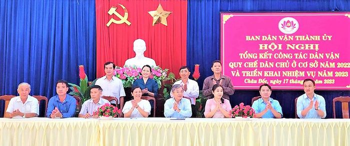 Hệ thống dân vận TP. Châu Đốc ký kết phong trào thi đua “Dân vận khéo” và “Dân vận khéo trong xây dựng nông thôn mới” năm 2023