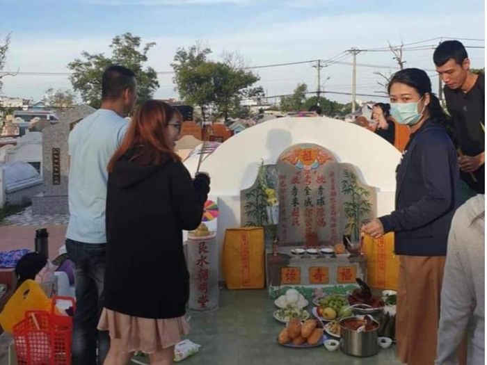 Tại Cà Mau người đi viếng thưa thớt hơn so với những ngày trước đó. Ảnh Hoàng Nam