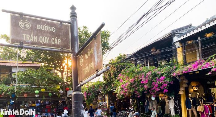 Kể từ ngày 15/5, Hội An sẽ áp dụng yêu cầu bắt buộc mua vé tham quan trước khi vào phố cổ đối với tất cả du khách trong và ngoài nước. Vậy Phố cổ Hội An có gì đặc biệt để UBND TP Hội An áp dụng hình thức mua bán vé tham quan?