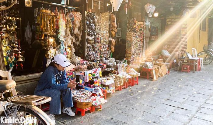 Thời gian hoạt động bán vé tham quan khu phố cổ từ 7 giờ 30 đến 21 giờ 30 hằng ngày vào mùa hè, đến 21 giờ vào mùa Đông. 