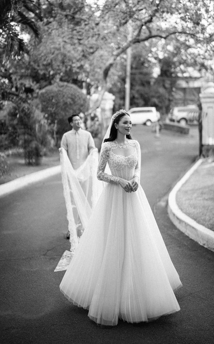 Bức ảnh cưới Phillip Nguyễn vừa chia sẻ trên trang cá nhân