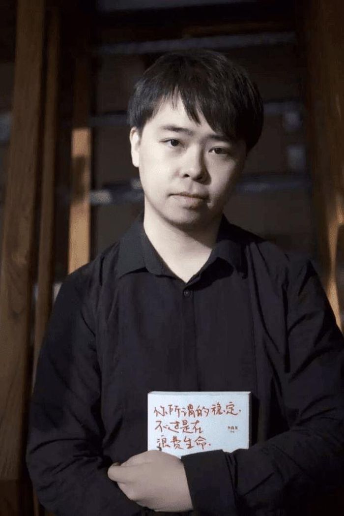  Lý Thượng Long sinh năm 1990, là một trong những tác giả trẻ thành công nhất tại Trung Quốc. 