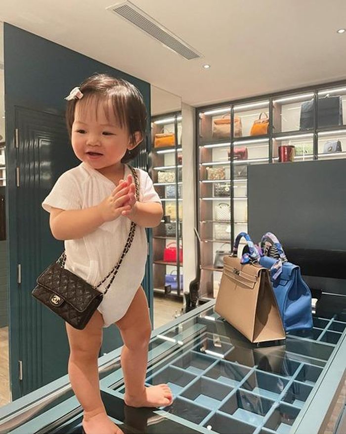 Suchin cũng là tiểu thư chính hiệu với tủ quần áo toàn hàng hiệu